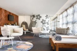 Kartell Stone Bijzettafel Rood -Meubelwinkel x886x886 0011.jpg.pagespeed.ic .RkTUqGbJ60