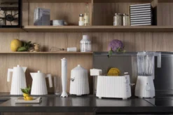 Alessi Plissé Waterkoker 1,7L Rood -Meubelwinkel x886x886 alessi pliss broodrooster8.jpg.pagespeed.ic .eECWkzGJ A