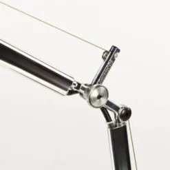 Artemide Tolomeo Midi Bureaulamp LED Met Voet 14 Artemide Tolomeo Midi Bureaulamp LED Met Voet -Meubelwinkel x886x886 artemide tolomeo midi tafellamp led met dimmer aluminium detail 3.jpg.pagespeed.ic .FuOP TNRTt