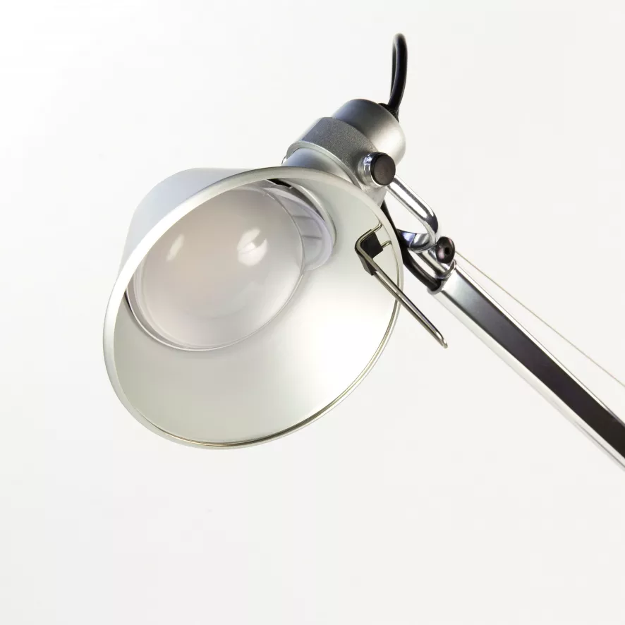 Artemide Tolomeo Midi Bureaulamp LED Met Voet 9 Artemide Tolomeo Midi Bureaulamp LED Met Voet - Afbeelding 7