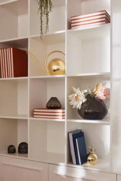 AYTM Uno Kandelaar Small Black -Meubelwinkel x886x886 aytm globe gieter1.jpg.pagespeed.ic .3y8vH0WSEy