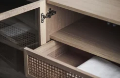 Bolia Cana Vitrinekast Small Wit Gepigmenteerd Geolied Eiken -Meubelwinkel x886x886 bolia cana vitrinekast small2.jpg.pagespeed.ic .rSodiCC f1