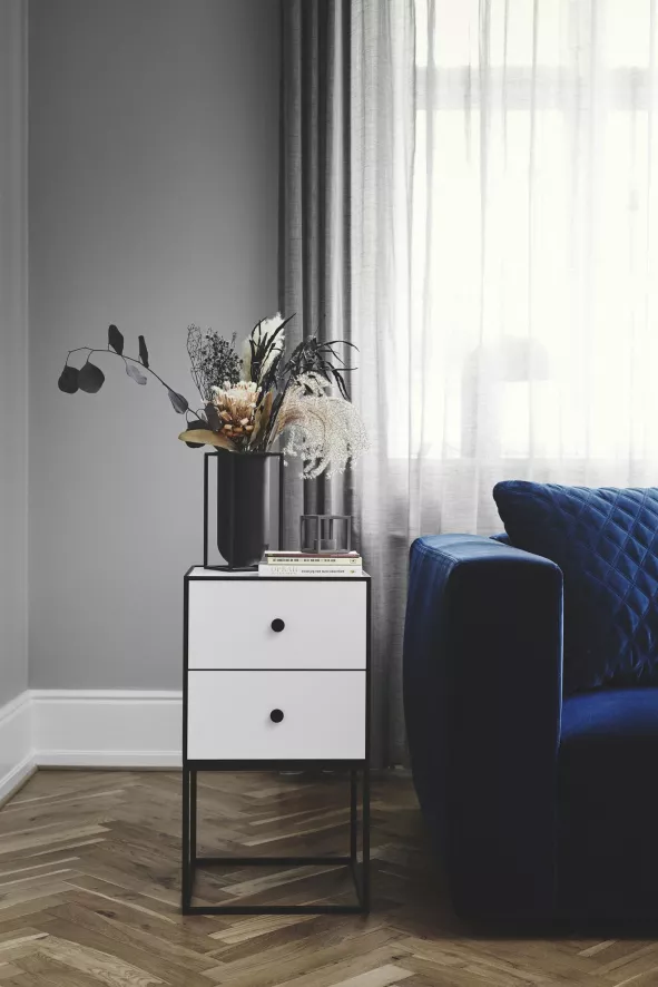 Audo Copenhagen Frame 35 Nachtkastje Met 1 Lade Gerookt Eiken 11 Audo Copenhagen Frame 35 Nachtkastje Met 1 Lade Gerookt Eiken - Afbeelding 9