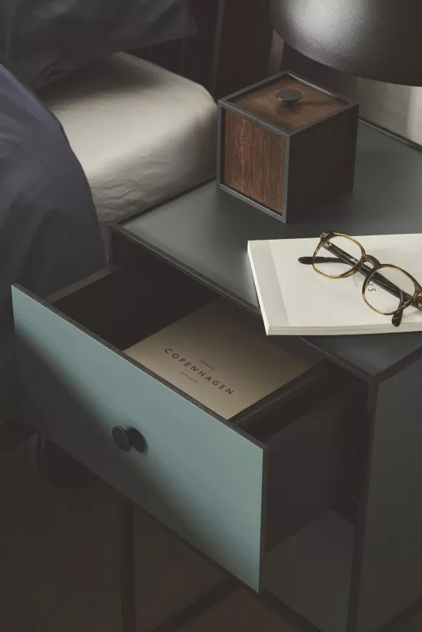 Audo Copenhagen Frame 35 Nachtkastje Met 1 Lade Gerookt Eiken 12 Audo Copenhagen Frame 35 Nachtkastje Met 1 Lade Gerookt Eiken - Afbeelding 10