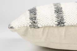 Dutchbone Hampton Kussen 30x60 Blauw -Meubelwinkel x886x886 dutchbone hampton kussen 30x6011.jpg.pagespeed.ic .lGktxqzIa