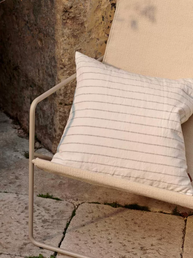 Ferm Living Grand Kussen 50x50 Off-white/chocolate 15 Ferm Living Grand Kussen 50x50 Off-white/chocolate - Afbeelding 13