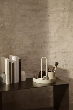 Ferm Living Grib Dienblad Lichtgrijs 14 Ferm Living Grib Dienblad Lichtgrijs -Meubelwinkel x886x886 ferm living grib dienblad7.jpg.pagespeed.ic .lNJsnC48lS