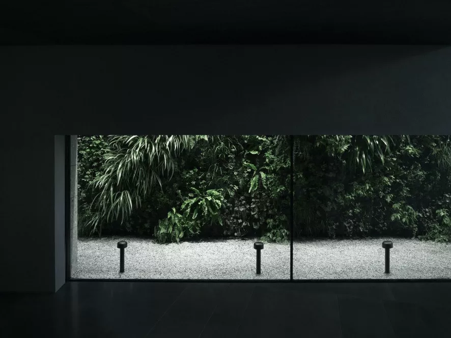 Flos Bellhop Sokkellamp LED Laag Donkerbruin 5 Flos Bellhop Sokkellamp LED Laag Donkerbruin - Afbeelding 3