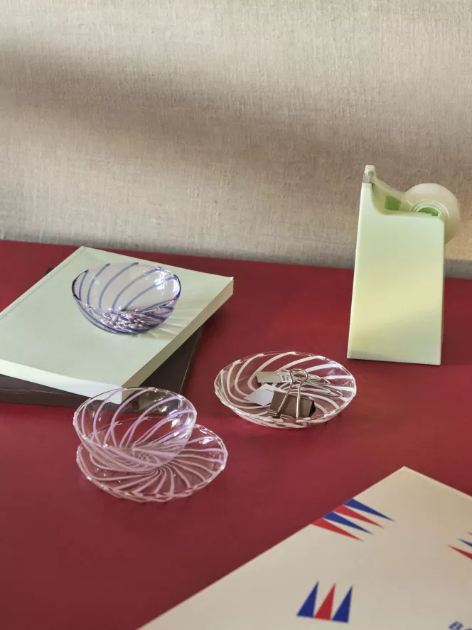 Hay Spin Bowl Ø8.5 Set Van 2 Transparant/roze Gestreept 6 Hay Spin Bowl Ø8.5 Set Van 2 Transparant/roze Gestreept - Afbeelding 4