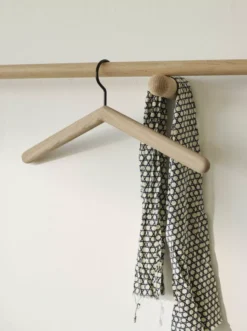 Skagerak Georg Rack Kapstok 115 Black Oak -Meubelwinkel x886x886 skagerak georg kleerhanger4.jpg.pagespeed.ic .9VS ztt Sk