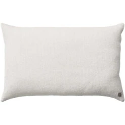 Voorkant 49 &tradition Boucle SC30 Kussen 80x50 Ivory