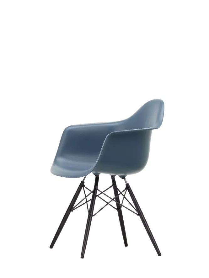 Vitra Eames DAW Stoel Zwart Esdoorn Onderstel, Zeeblauw 6 Vitra Eames DAW Stoel Zwart Esdoorn Onderstel, Zeeblauw - Afbeelding 4